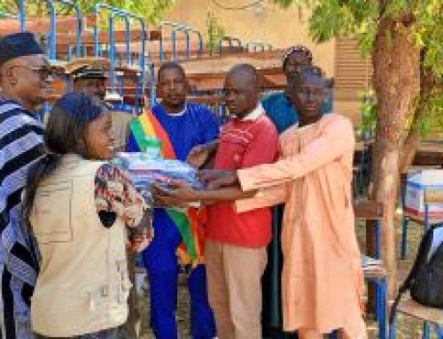 Bankass : l’ONG World Vision remet des kits scolaires aux écoles de Diallassagou