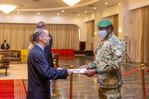 Trois nouveaux ambassadeurs présentent leurs Lettres de créance au Président de la Transition Assimi Goïta