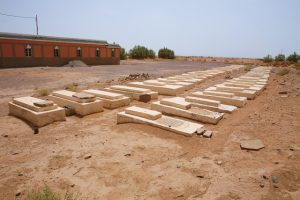 Recueillement au cimetière : le ‟djourali″ (nom local donné à l’acte), établir un lien de communion entre le croyant et le défunt