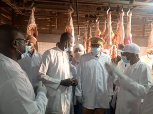 Mopti : Visite du Gouverneur de région à l’abattoir très tôt ce vendredi pour s’enquérir de son fonctionnement
