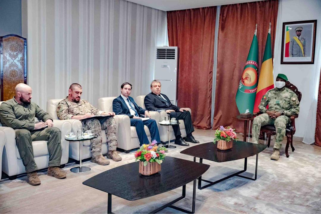 Actualité : l’ambassadeur plénipotentiaire et extraordinaire de la Fédération  de Russie au Mali reçu par le président de la transition
