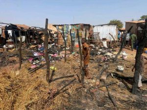 Kangaba : un opérateur économique offre 2 millions de francs CFA aux victimes d’incendies