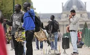 Vente à la sauvette : Une activité rentable, mais risquée
