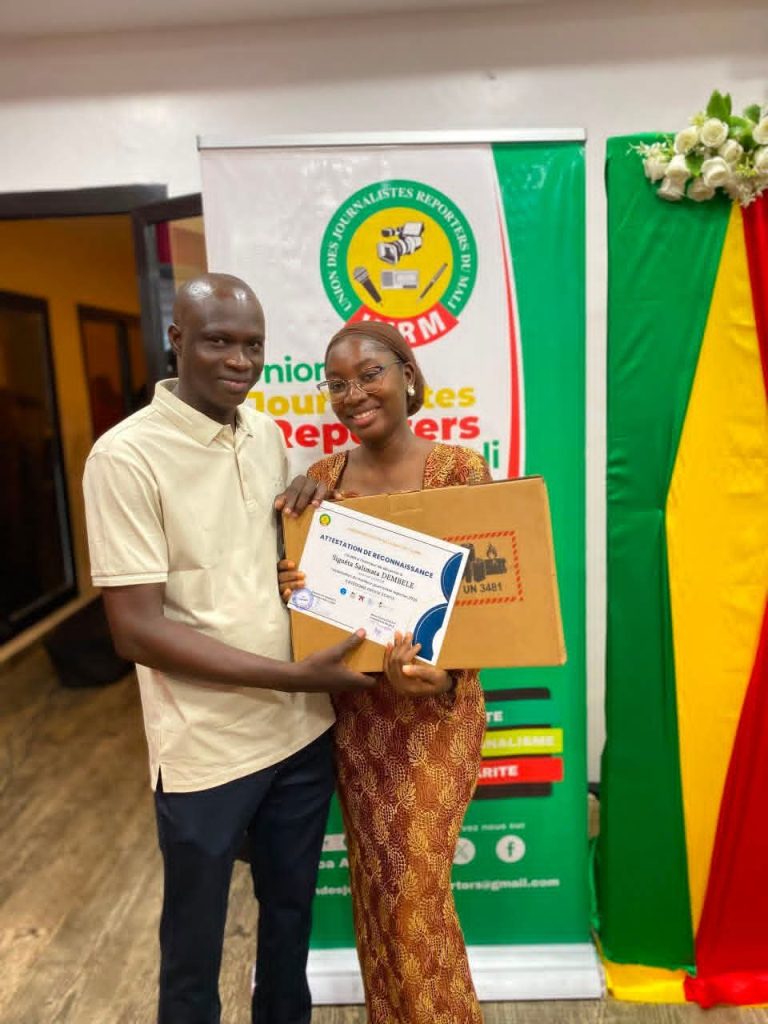 Presse : Siguéta Salimata Dembélé de l&rsquo;Essor sacrée meilleure journaliste reporter presse écrite à la 5e Nuit de l&rsquo;UJRM