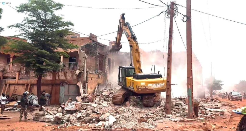 Occupation de l’emprise du projet routier Banconi-Nonsombougou : démolition en cours des habitations concernées