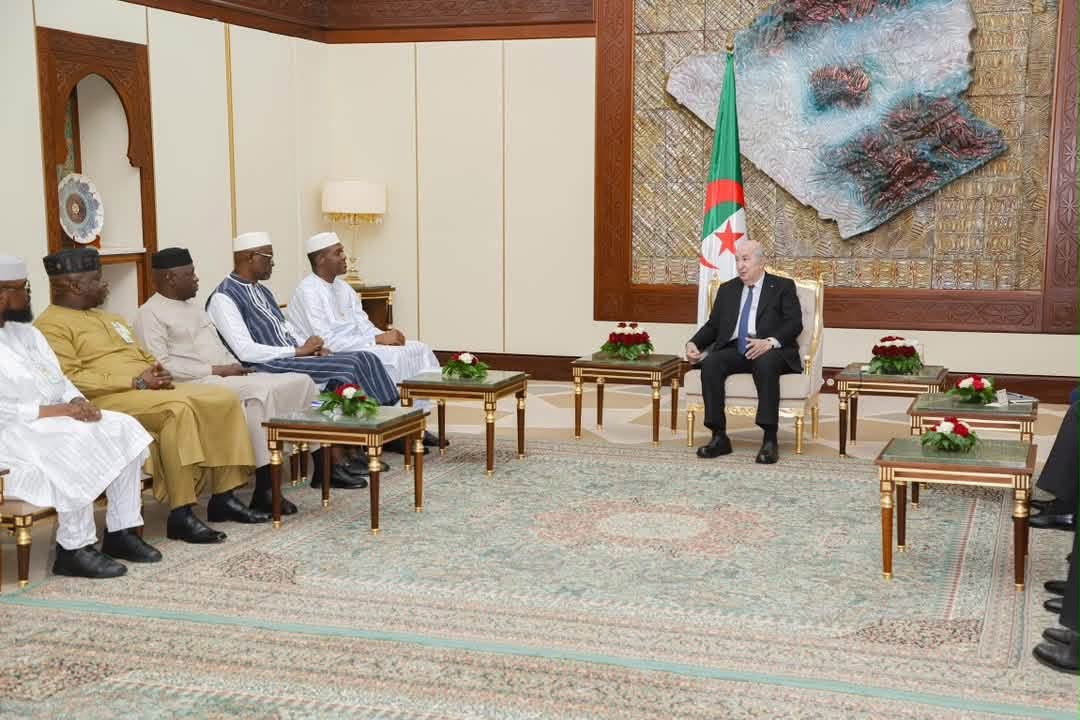 Coopération : Le Premier ministre malien reçu par le président algérien, porteur d’un message du président Goïta