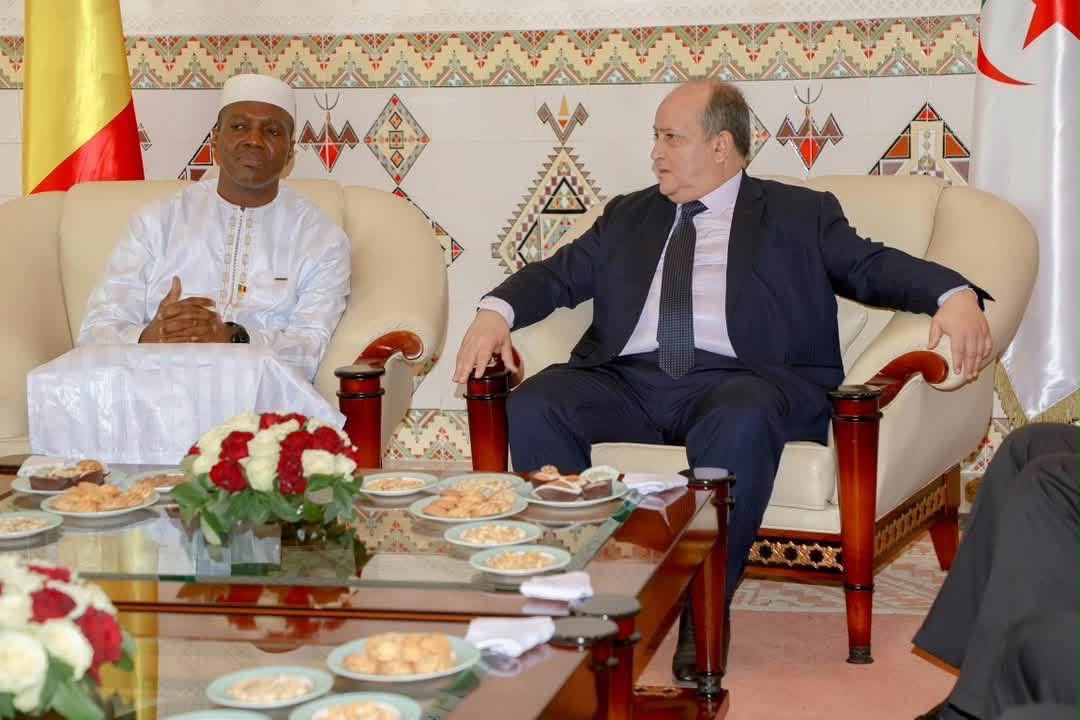Coopération : Le Premier ministre Abdoulaye Maïga est arrivé ce lundi à Alger pour une visite de travail