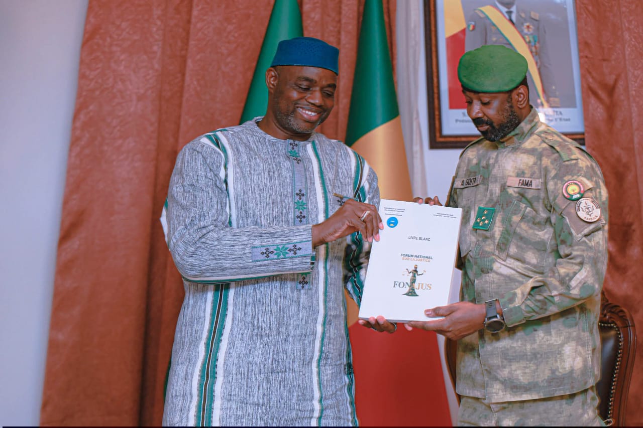 Justice/Mali : le Président de la Transition reçoit le rapport final du Forum national sur la Justice