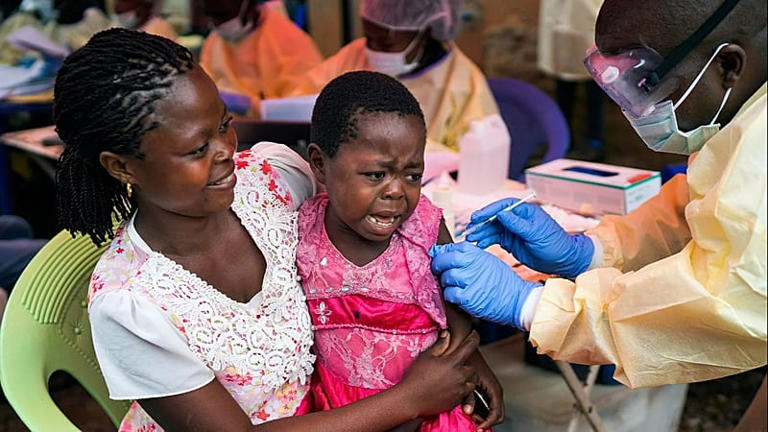RDC : Kinshasa reçoit plus de 16 000 doses de vaccin contre Ebola