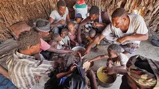 Société : le Repas familial collectif à Bamako, une tradition en péril