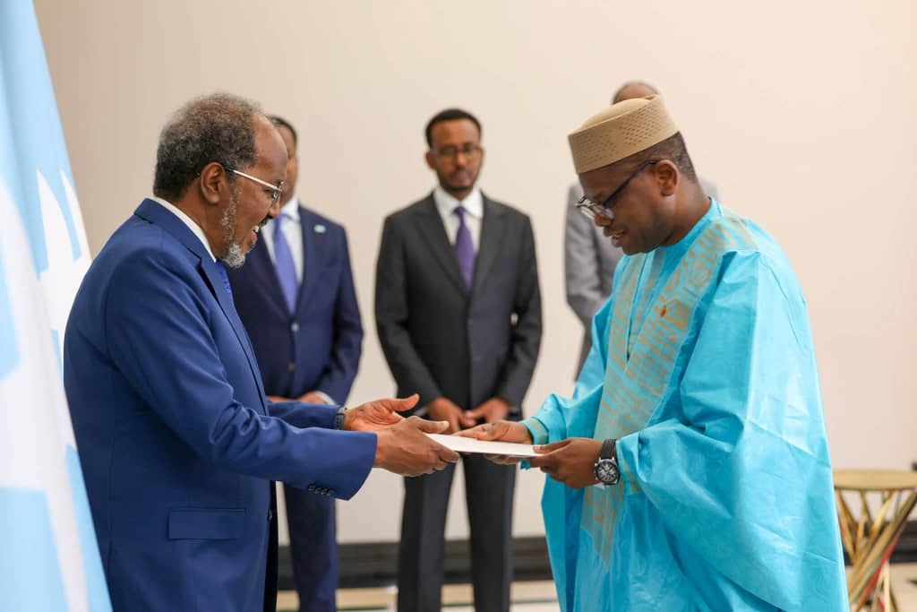 Diplomatie : l’Ambassadeur du Mali en Somalie avec résidence à Addis-Abeba présente ses lettres de créances, au Président Somalien