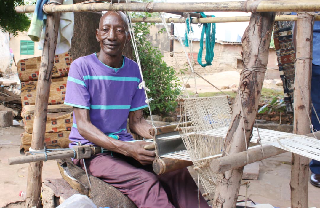 Le tissage artisanal :  un héritage vivant en péril, face à la modernité et la contrefaçon