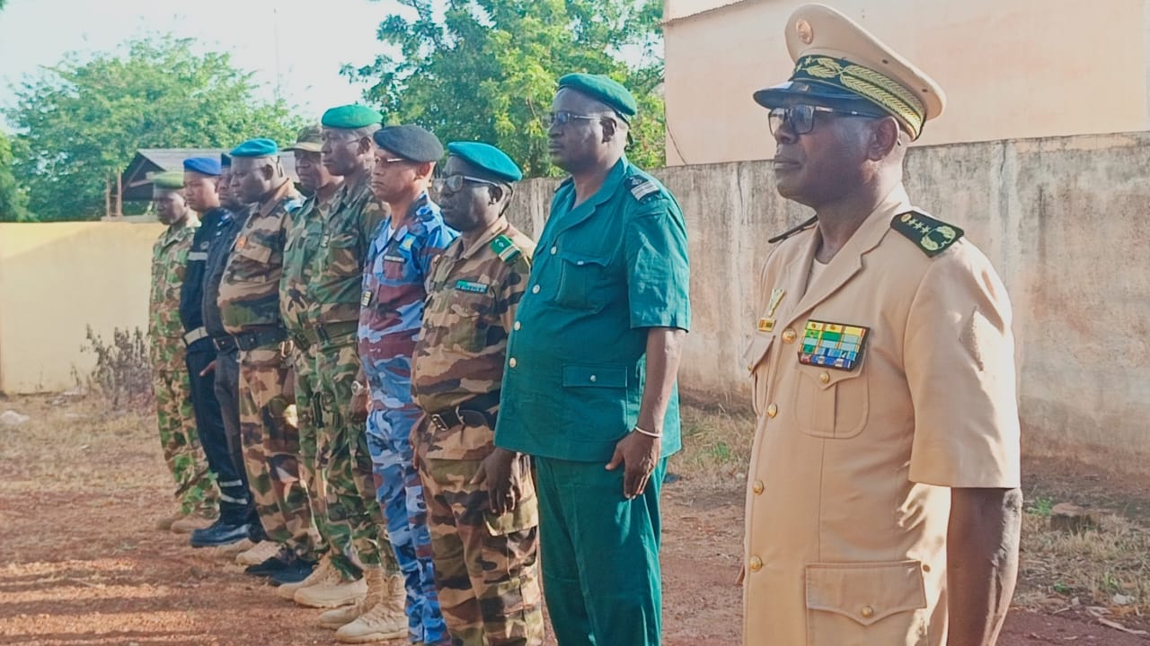 Gouvernorat de Dioïla : le Général Sangaré préside la cérémonie de montée des couleurs nationales