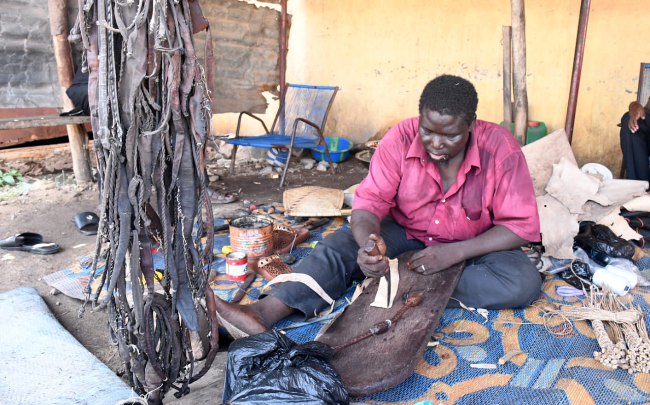 Bamako : les cordonniers d’amulettes, entre risques, croyances et gagne-pain