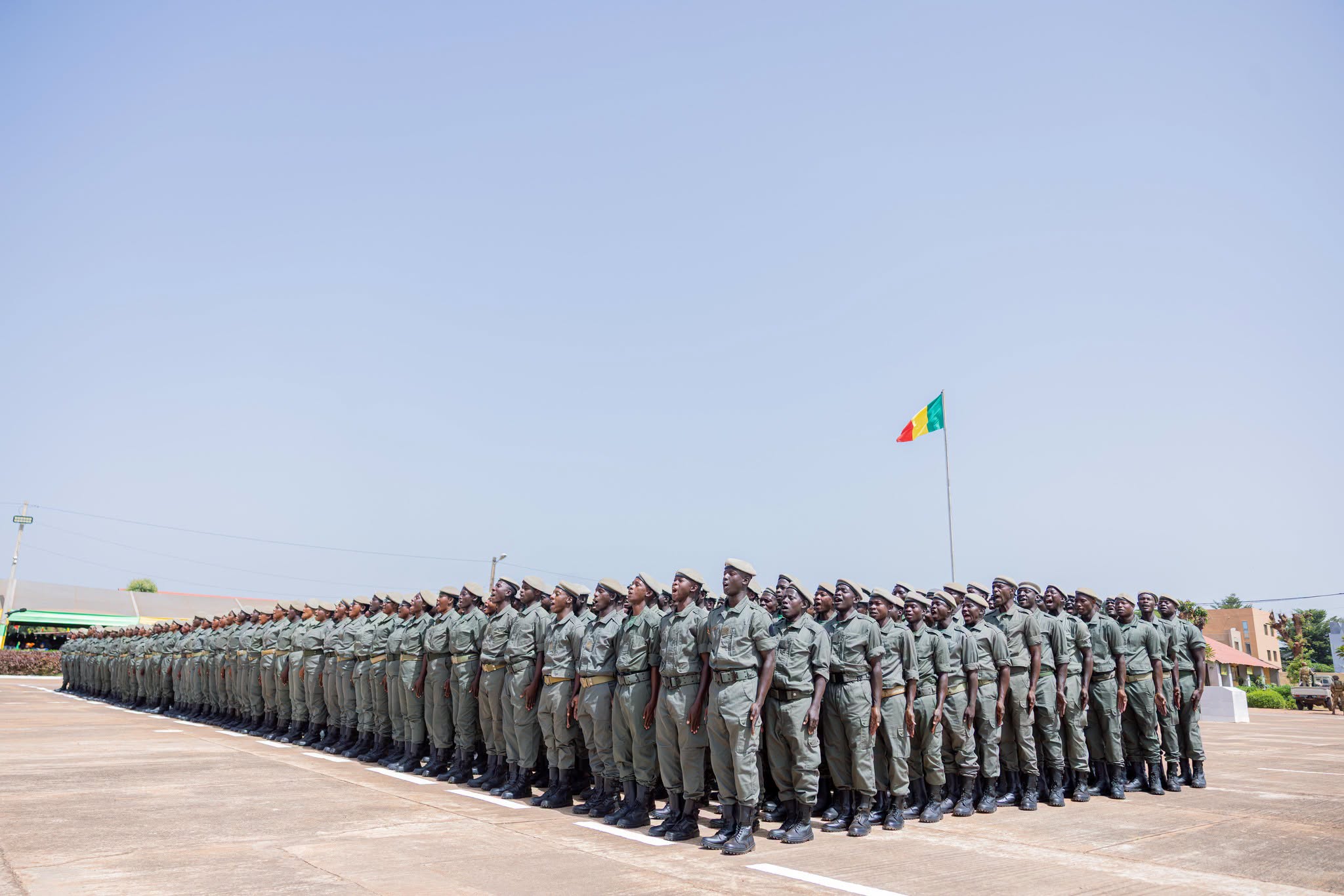 Mali : Présentation de la 7ème cohorte du Service national des jeunes, devant le drapeau national