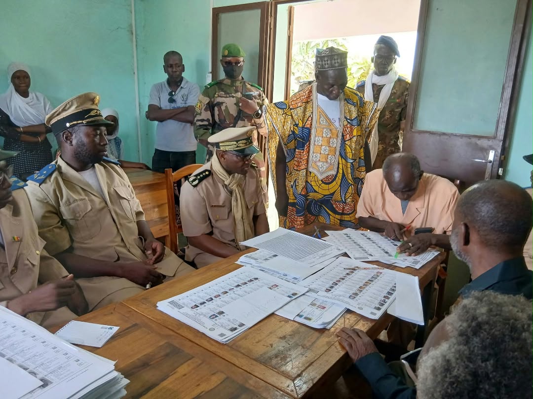 San : le gouverneur suit la révision des listes électorales