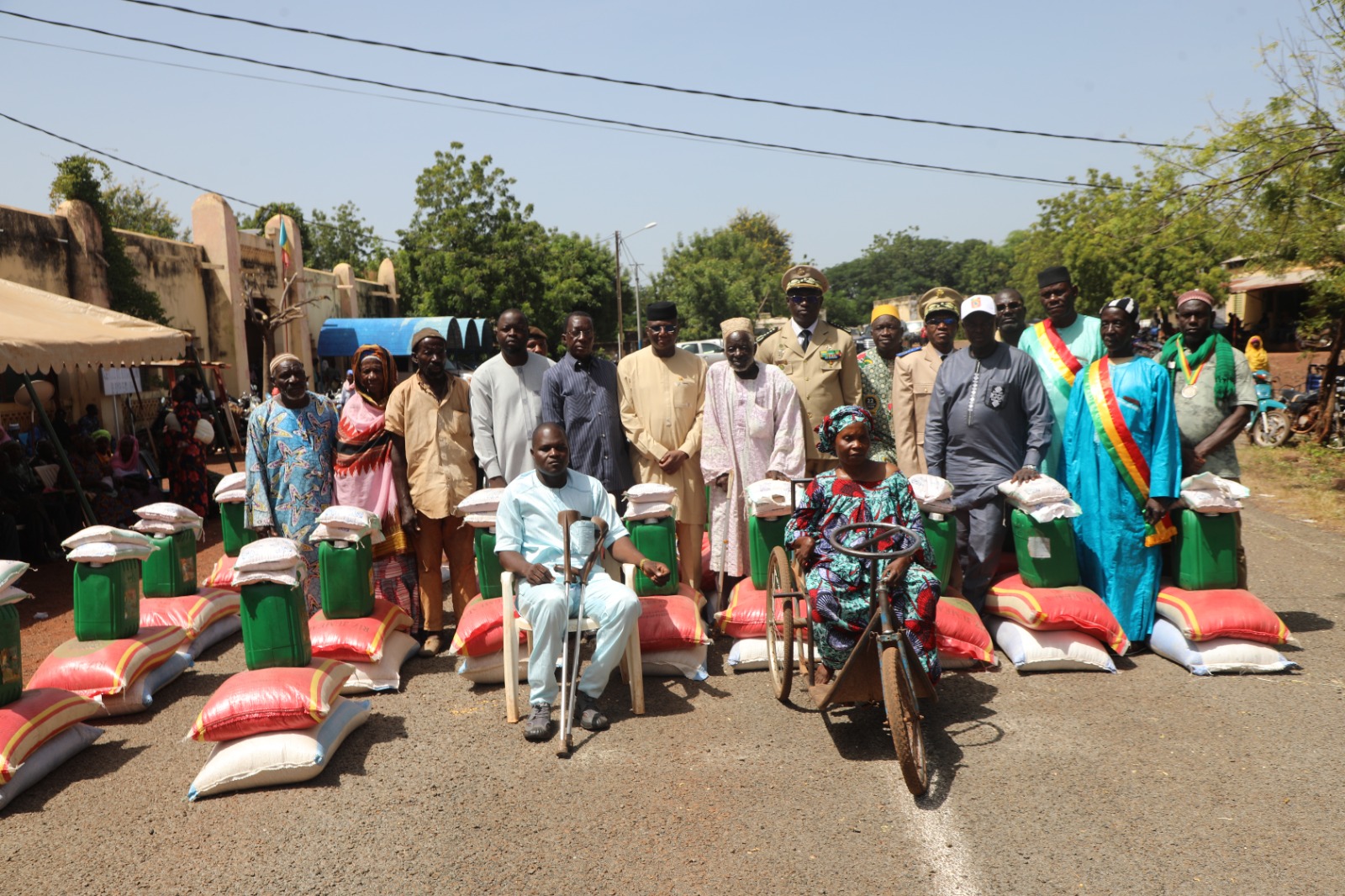 Œuvres sociales du Président de la Transition à Bougouni : 200 kits alimentaires remis aux personnes vulnérables