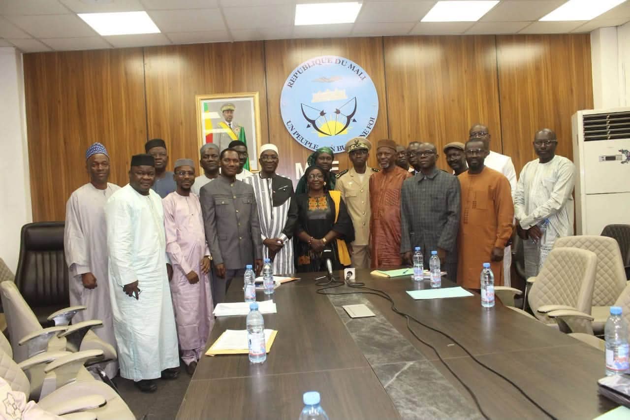 Education : le Gouverneur de Koulikoro remet le rapport de synthèse de la Carte scolaire au ministre de l&rsquo;Éducation nationale