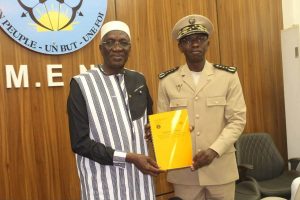 Education : le Gouverneur de Koulikoro remet le rapport de synthèse de la Carte scolaire au ministre de l&rsquo;Éducation nationale