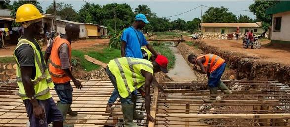Afrique subsaharienne : la Banque mondiale appelle à miser sur l’IA pour transformer la croissance en emplois