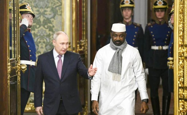 Sommet Russie-Afrique : Poutine reçoit Assimi Goïta au Kremlin